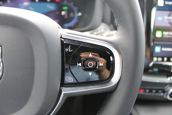Volvo XC60 T6 350PK Automaat AWD Plug-In Plus Black Edition Panoramisch schuif-kanteldak / Bowers & Wilkins Audio / 21" lichtmetalen velgen / Head-Up Display / 360graden camera