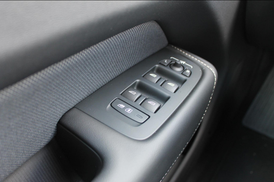Volvo XC60 T6 350PK Automaat AWD Plug-In Plus Black Edition Panoramisch schuif-kanteldak / Bowers & Wilkins Audio / 21" lichtmetalen velgen / Head-Up Display / 360graden camera