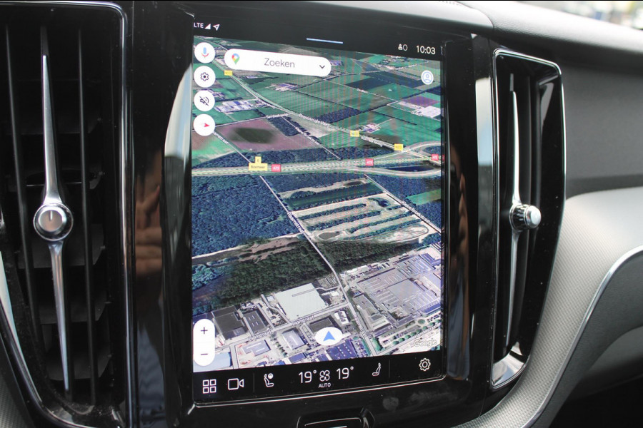 Volvo XC60 T6 350PK Automaat AWD Plug-In Plus Black Edition Panoramisch schuif-kanteldak / Bowers & Wilkins Audio / 21" lichtmetalen velgen / Head-Up Display / 360graden camera