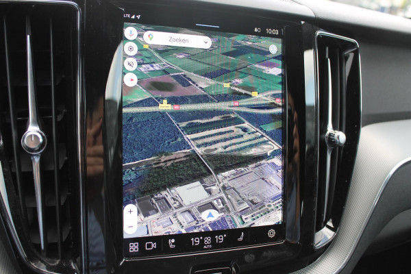 Volvo XC60 T6 350PK Automaat AWD Plug-In Plus Black Edition Panoramisch schuif-kanteldak / Bowers & Wilkins Audio / 21" lichtmetalen velgen / Head-Up Display / 360graden camera