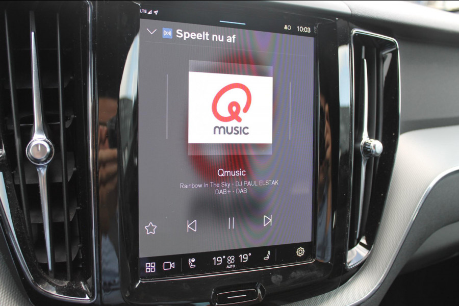 Volvo XC60 T6 350PK Automaat AWD Plug-In Plus Black Edition Panoramisch schuif-kanteldak / Bowers & Wilkins Audio / 21" lichtmetalen velgen / Head-Up Display / 360graden camera