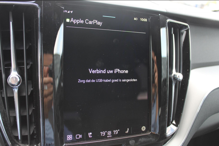 Volvo XC60 T6 350PK Automaat AWD Plug-In Plus Black Edition Panoramisch schuif-kanteldak / Bowers & Wilkins Audio / 21" lichtmetalen velgen / Head-Up Display / 360graden camera