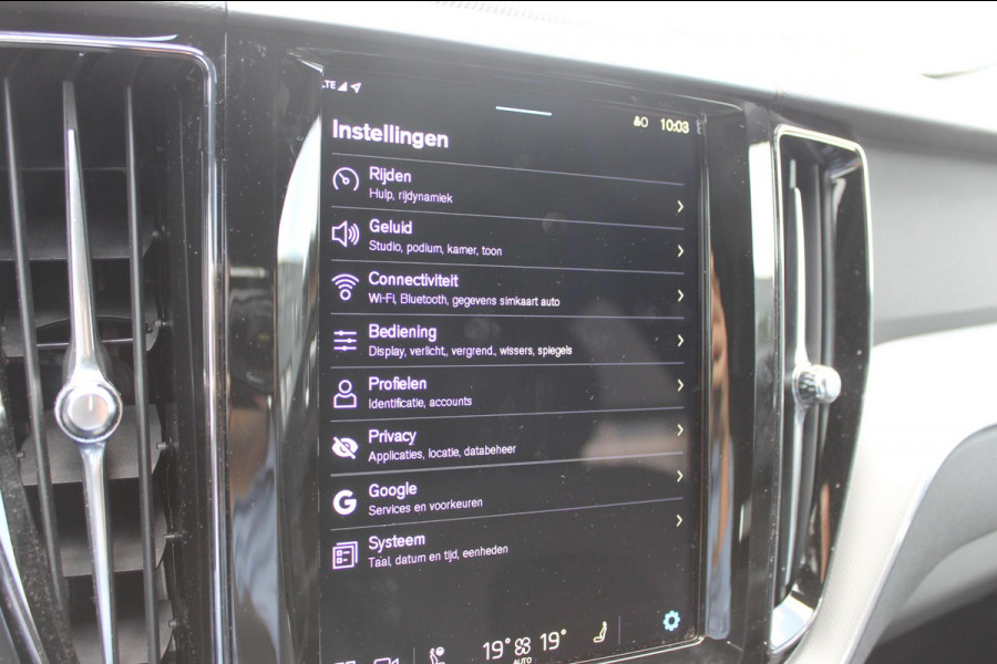 Volvo XC60 T6 350PK Automaat AWD Plug-In Plus Black Edition Panoramisch schuif-kanteldak / Bowers & Wilkins Audio / 21" lichtmetalen velgen / Head-Up Display / 360graden camera