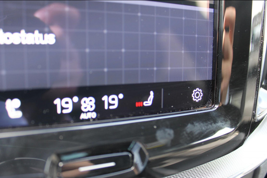 Volvo XC60 T6 350PK Automaat AWD Plug-In Plus Black Edition Panoramisch schuif-kanteldak / Bowers & Wilkins Audio / 21" lichtmetalen velgen / Head-Up Display / 360graden camera