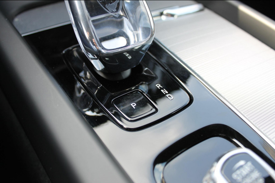 Volvo XC60 T6 350PK Automaat AWD Plug-In Plus Black Edition Panoramisch schuif-kanteldak / Bowers & Wilkins Audio / 21" lichtmetalen velgen / Head-Up Display / 360graden camera