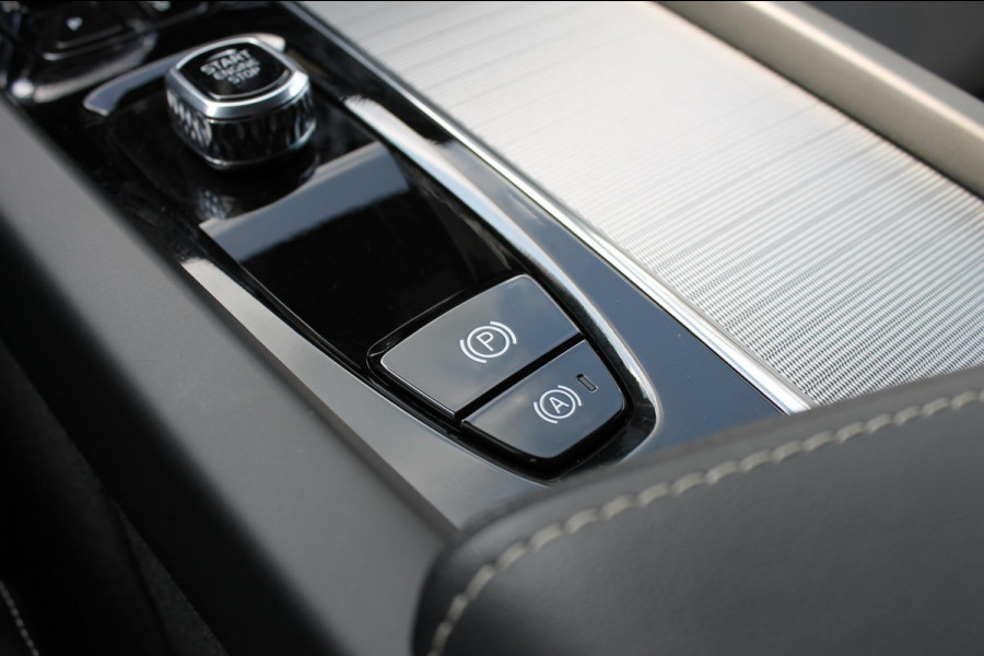 Volvo XC60 T6 350PK Automaat AWD Plug-In Plus Black Edition Panoramisch schuif-kanteldak / Bowers & Wilkins Audio / 21" lichtmetalen velgen / Head-Up Display / 360graden camera