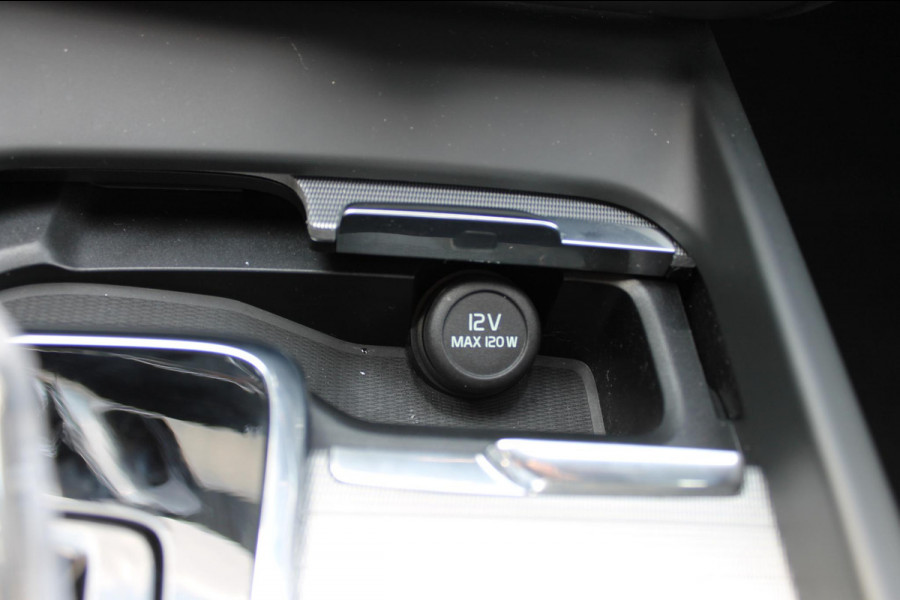 Volvo XC60 T6 350PK Automaat AWD Plug-In Plus Black Edition Panoramisch schuif-kanteldak / Bowers & Wilkins Audio / 21" lichtmetalen velgen / Head-Up Display / 360graden camera