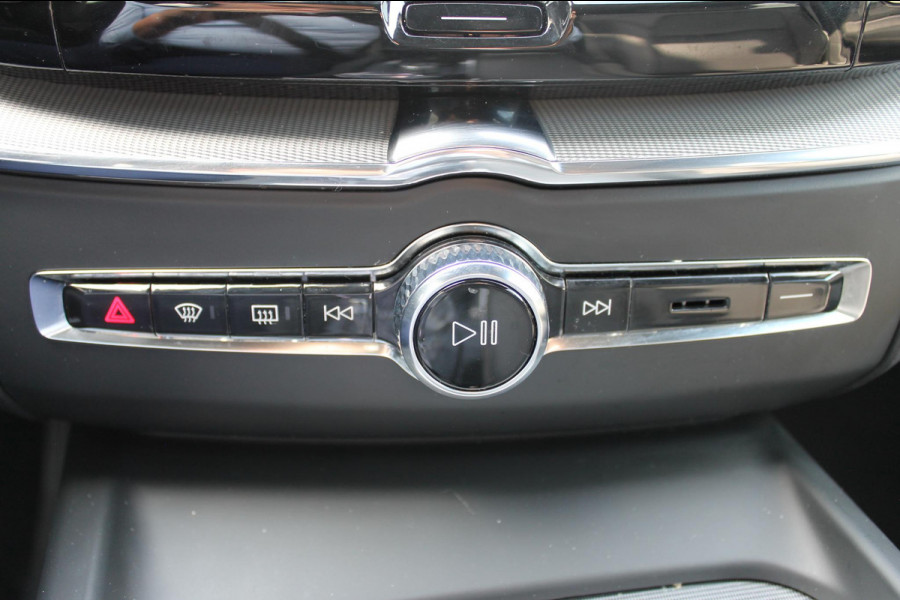 Volvo XC60 T6 350PK Automaat AWD Plug-In Plus Black Edition Panoramisch schuif-kanteldak / Bowers & Wilkins Audio / 21" lichtmetalen velgen / Head-Up Display / 360graden camera