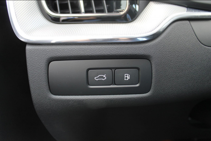 Volvo XC60 T6 350PK Automaat AWD Plug-In Plus Black Edition Panoramisch schuif-kanteldak / Bowers & Wilkins Audio / 21" lichtmetalen velgen / Head-Up Display / 360graden camera