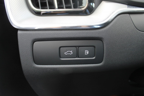 Volvo XC60 T6 350PK Automaat AWD Plug-In Plus Black Edition Panoramisch schuif-kanteldak / Bowers & Wilkins Audio / 21" lichtmetalen velgen / Head-Up Display / 360graden camera