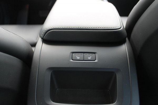 Volvo XC60 T6 350PK Automaat AWD Plug-In Plus Black Edition Panoramisch schuif-kanteldak / Bowers & Wilkins Audio / 21" lichtmetalen velgen / Head-Up Display / 360graden camera