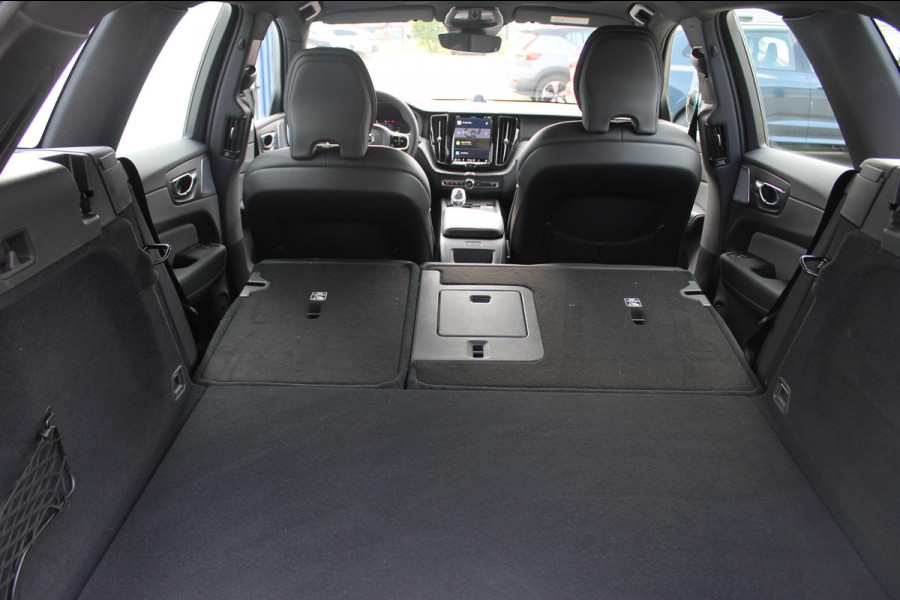 Volvo XC60 T6 350PK Automaat AWD Plug-In Plus Black Edition Panoramisch schuif-kanteldak / Bowers & Wilkins Audio / 21" lichtmetalen velgen / Head-Up Display / 360graden camera