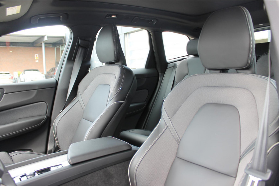 Volvo XC60 T6 350PK Automaat AWD Plug-In Plus Black Edition Panoramisch schuif-kanteldak / Bowers & Wilkins Audio / 21" lichtmetalen velgen / Head-Up Display / 360graden camera