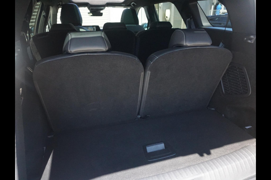 Peugeot E-5008 GT Avantage 73 kWh | Panoramadak | Leder interieur
