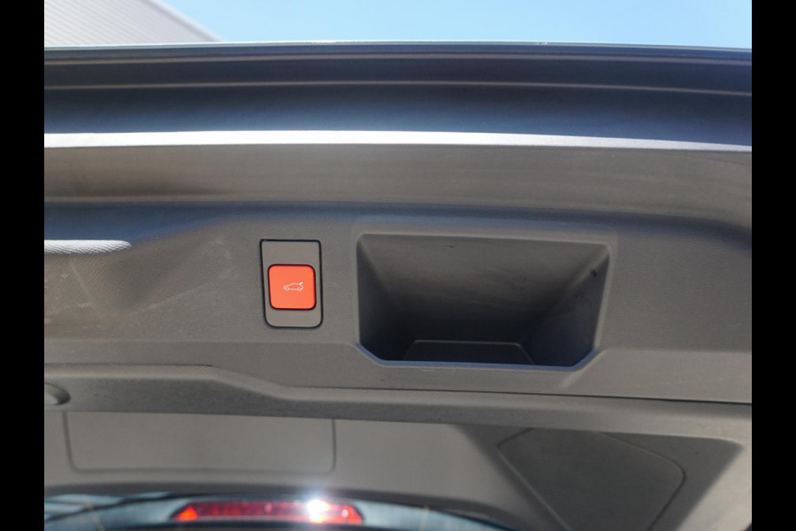 Peugeot E-5008 GT Avantage 73 kWh | Panoramadak | Leder interieur
