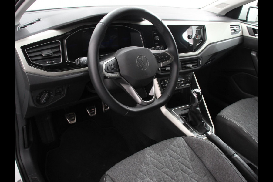 Volkswagen Polo 1.0 TSI Move | Navigatie | App Connect / Android Auto / Apple Carplay | Climate Control | Parkeer sensoren | Lichtmetalen Velgen | Dab | Digitale Cockpit