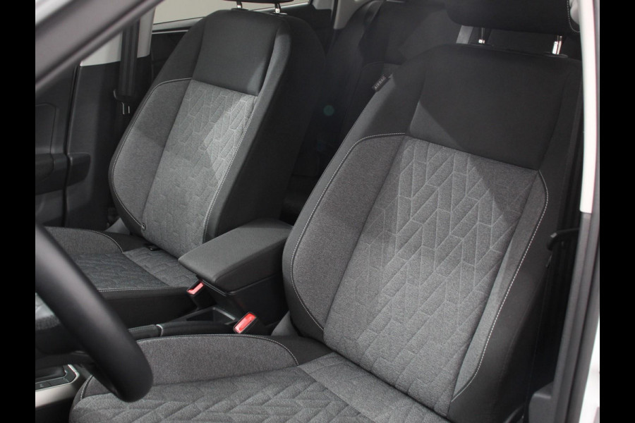 Volkswagen Polo 1.0 TSI Move | Navigatie | App Connect / Android Auto / Apple Carplay | Climate Control | Parkeer sensoren | Lichtmetalen Velgen | Dab | Digitale Cockpit