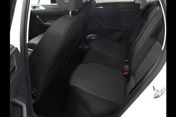 Volkswagen Polo 1.0 TSI Move | Navigatie | App Connect / Android Auto / Apple Carplay | Climate Control | Parkeer sensoren | Lichtmetalen Velgen | Dab | Digitale Cockpit