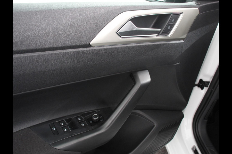 Volkswagen Polo 1.0 TSI Move | Navigatie | App Connect / Android Auto / Apple Carplay | Climate Control | Parkeer sensoren | Lichtmetalen Velgen | Dab | Digitale Cockpit