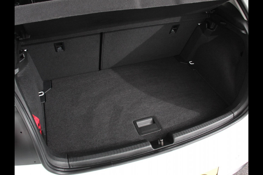 Volkswagen Polo 1.0 TSI Move | Navigatie | App Connect / Android Auto / Apple Carplay | Climate Control | Parkeer sensoren | Lichtmetalen Velgen | Dab | Digitale Cockpit