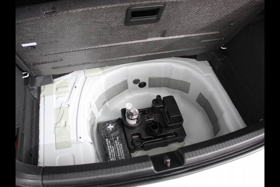 Volkswagen Polo 1.0 TSI Move | Navigatie | App Connect / Android Auto / Apple Carplay | Climate Control | Parkeer sensoren | Lichtmetalen Velgen | Dab | Digitale Cockpit