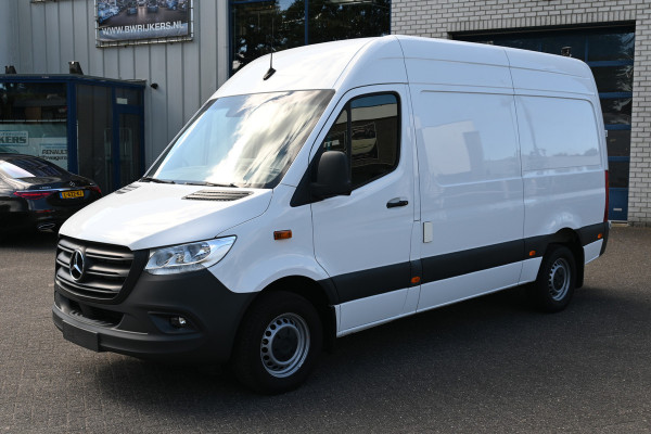 Mercedes-Benz Sprinter 319 CDI 3.0 V6 L2H2 3500 kg Trekhaak, Geveerde stoelen, MBUX navigatie en camera