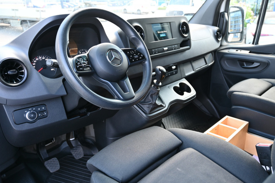 Mercedes-Benz Sprinter 319 CDI 3.0 V6 L2H2 3500 kg Trekhaak, Geveerde stoelen, MBUX navigatie en camera