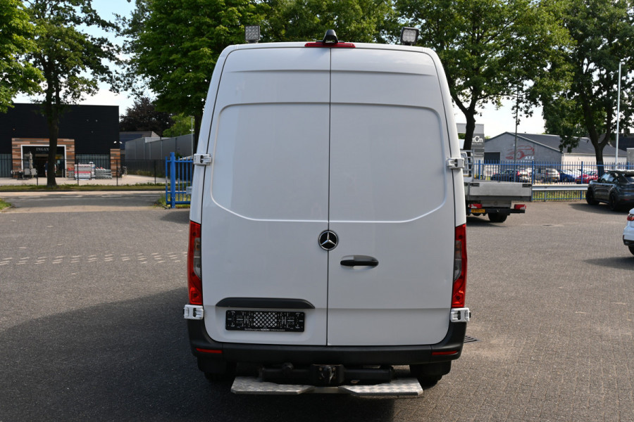 Mercedes-Benz Sprinter 319 CDI 3.0 V6 L2H2 3500 kg Trekhaak, Geveerde stoelen, MBUX navigatie en camera