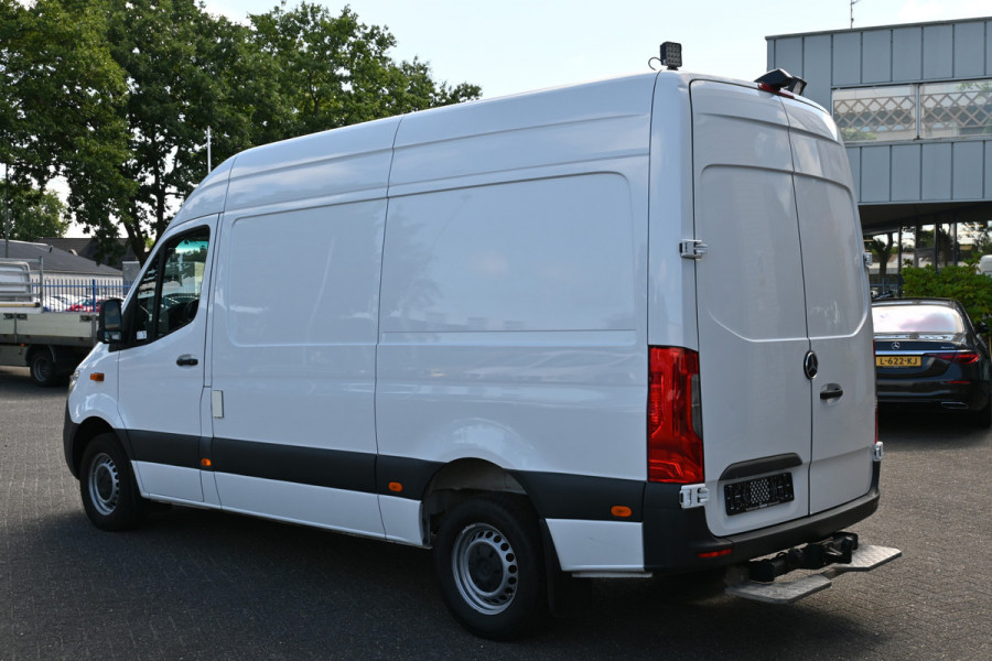 Mercedes-Benz Sprinter 319 CDI 3.0 V6 L2H2 3500 kg Trekhaak, Geveerde stoelen, MBUX navigatie en camera