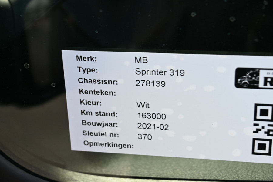 Mercedes-Benz Sprinter 319 CDI 3.0 V6 L2H2 3500 kg Trekhaak, Geveerde stoelen, MBUX navigatie en camera