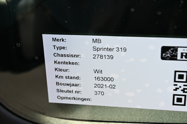 Mercedes-Benz Sprinter 319 CDI 3.0 V6 L2H2 3500 kg Trekhaak, Geveerde stoelen, MBUX navigatie en camera