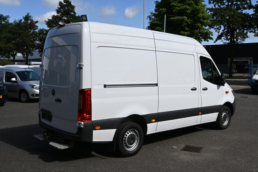 Mercedes-Benz Sprinter 319 CDI 3.0 V6 L2H2 3500 kg Trekhaak, MBUX navigatie en camera, Geveerde stoelen