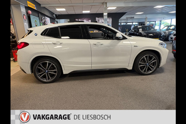 BMW X2 XDrive25e High Executive M-sport / camera / stoelverwarming / Head-up / panorama-dak