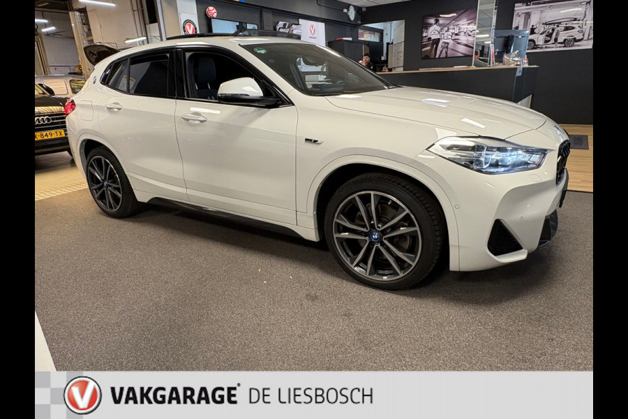 BMW X2 XDrive25e High Executive M-sport / camera / stoelverwarming / Head-up / panorama-dak