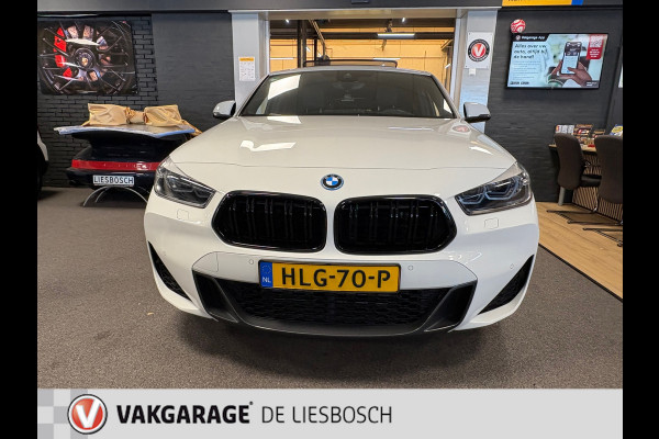 BMW X2 XDrive25e High Executive M-sport / camera / stoelverwarming / Head-up / panorama-dak