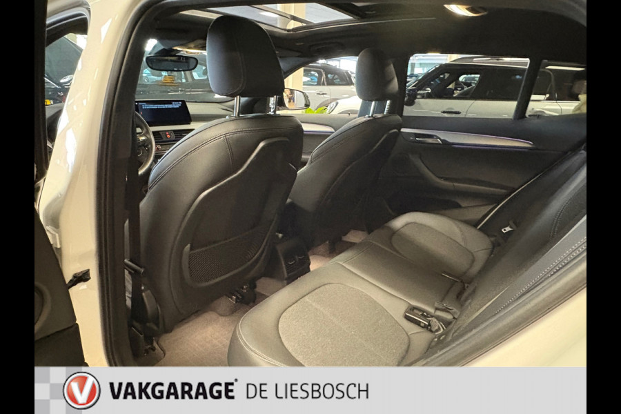 BMW X2 XDrive25e High Executive M-sport / camera / stoelverwarming / Head-up / panorama-dak