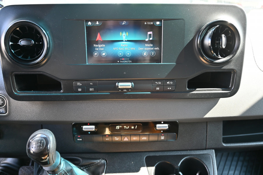 Mercedes-Benz Sprinter 316 CDI L2H2 2800 KG trekhaak, MBUX navigatie met camera, Geveerde stoelen