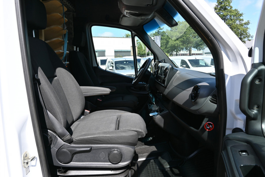 Mercedes-Benz Sprinter 316 CDI L2H2 2800 KG trekhaak, MBUX navigatie met camera, Geveerde stoelen