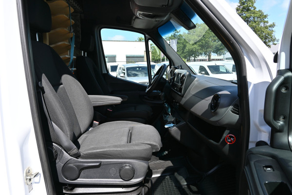 Mercedes-Benz Sprinter 316 CDI L2H2 2800 KG trekhaak, MBUX navigatie met camera, Geveerde stoelen