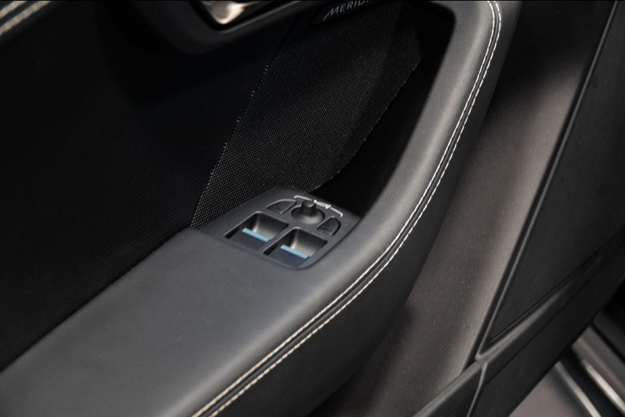 Jaguar F-Type P575 AWD R 75 *Panorama / Stoelventilatie / Sport-uitlaat / Meridian / Memory*