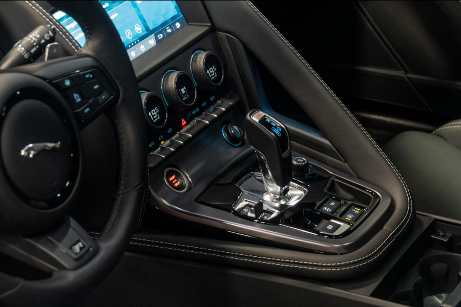 Jaguar F-Type P575 AWD R 75 *Panorama / Stoelventilatie / Sport-uitlaat / Meridian / Memory*