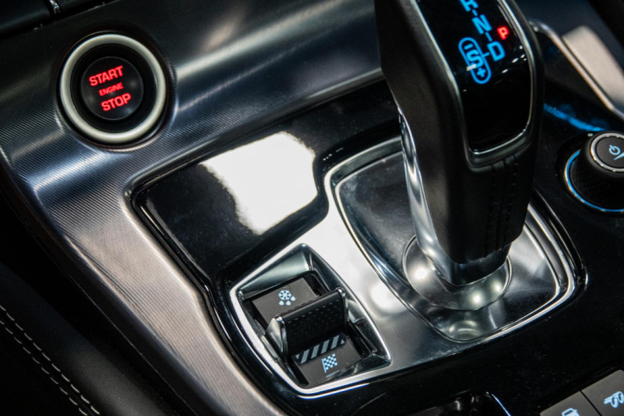 Jaguar F-Type P575 AWD R 75 *Panorama / Stoelventilatie / Sport-uitlaat / Meridian / Memory*