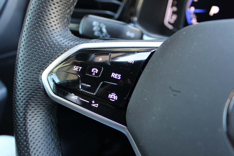 Volkswagen T-Roc 1.5 TSI R-Line | Camera | Adaptive cruise | Navigatie