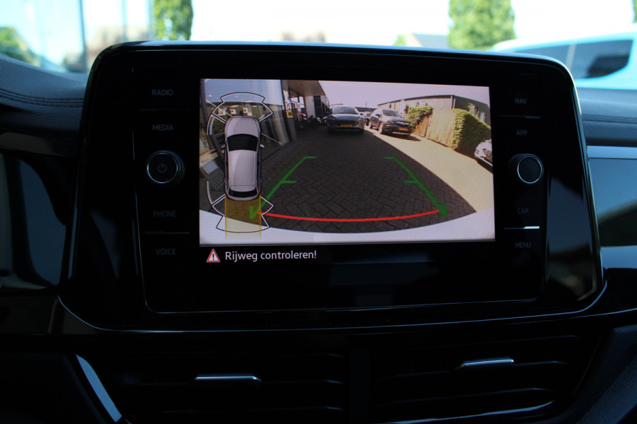Volkswagen T-Roc 1.5 TSI R-Line | Camera | Adaptive cruise | Navigatie