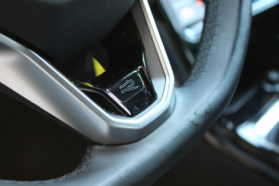 Volkswagen T-Roc 1.5 TSI R-Line | Camera | Adaptive cruise | Navigatie