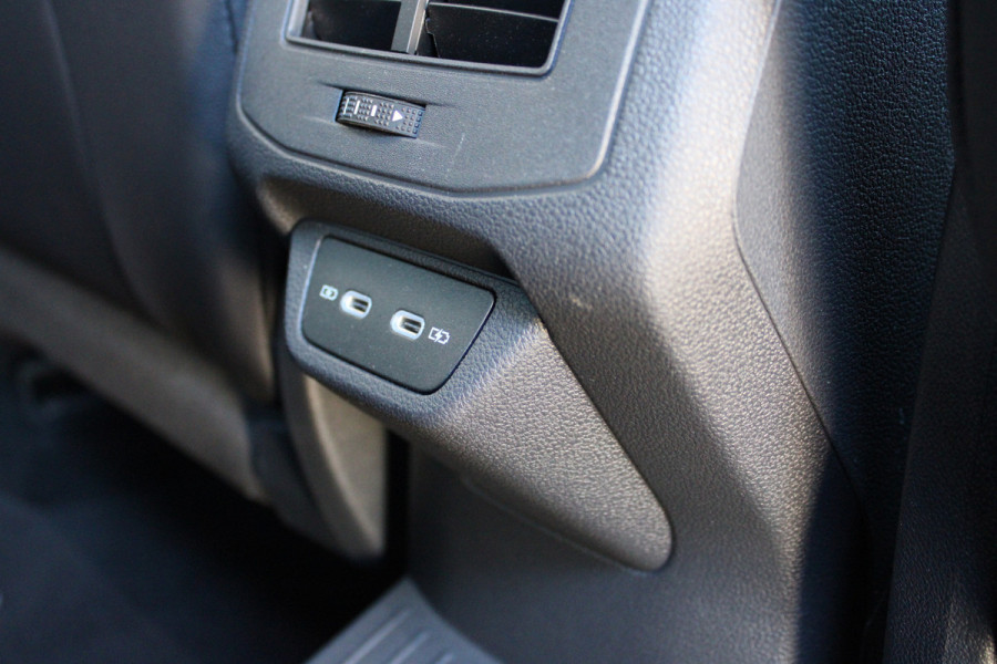 Volkswagen T-Roc 1.5 TSI R-Line | Camera | Adaptive cruise | Navigatie
