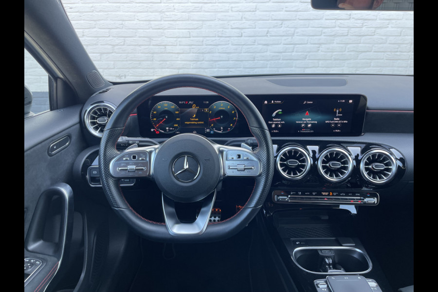Mercedes-Benz A-Klasse 200 Business Solution AMG | Pano | Trekhaak | ACC | 360* Camera | LED | DAB+ | 18 inch