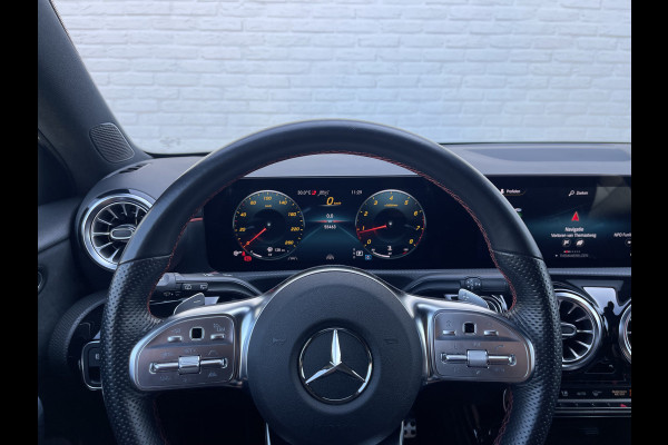 Mercedes-Benz A-Klasse 200 Business Solution AMG | Pano | Trekhaak | ACC | 360* Camera | LED | DAB+ | 18 inch