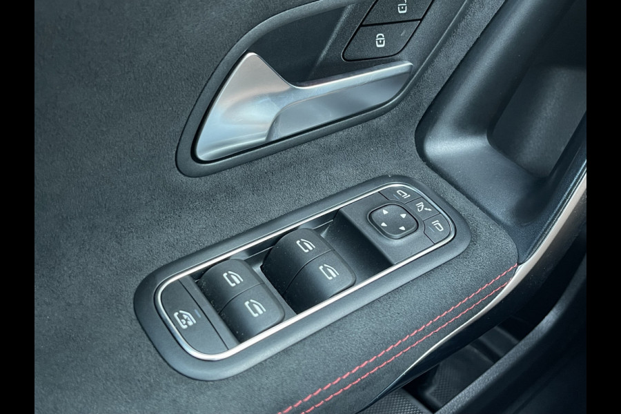 Mercedes-Benz A-Klasse 200 Business Solution AMG | Pano | Trekhaak | ACC | 360* Camera | LED | DAB+ | 18 inch