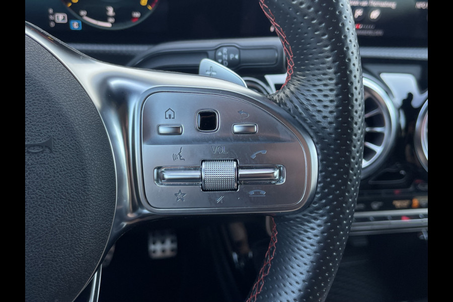Mercedes-Benz A-Klasse 200 Business Solution AMG | Pano | Trekhaak | ACC | 360* Camera | LED | DAB+ | 18 inch
